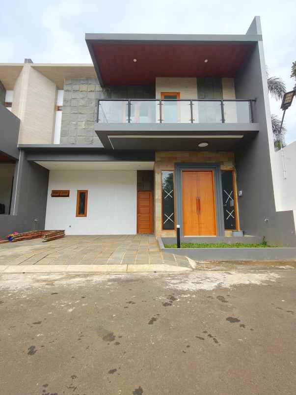 dijual rumah cibubur depok