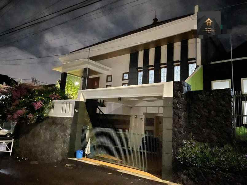 dijual rumah cigadung sayap dago
