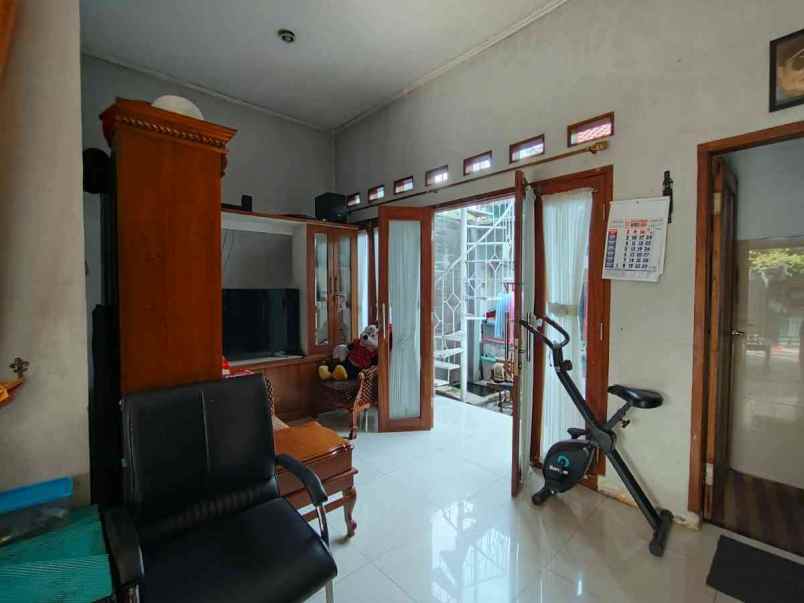 dijual rumah cipayung