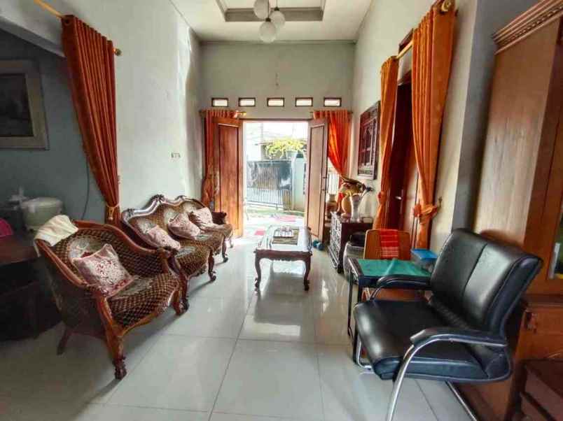 dijual rumah cipayung