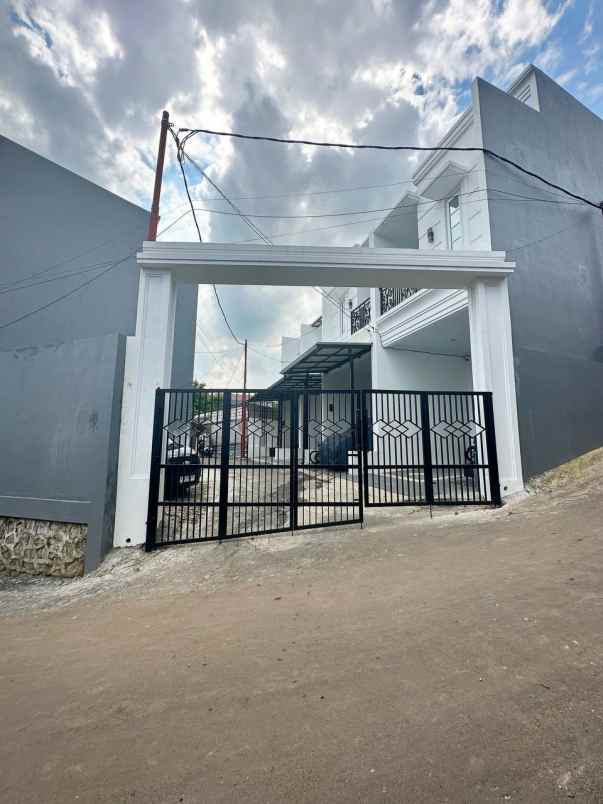 dijual rumah ciracas