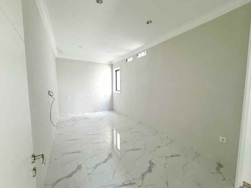 dijual rumah citraland gama city jalan