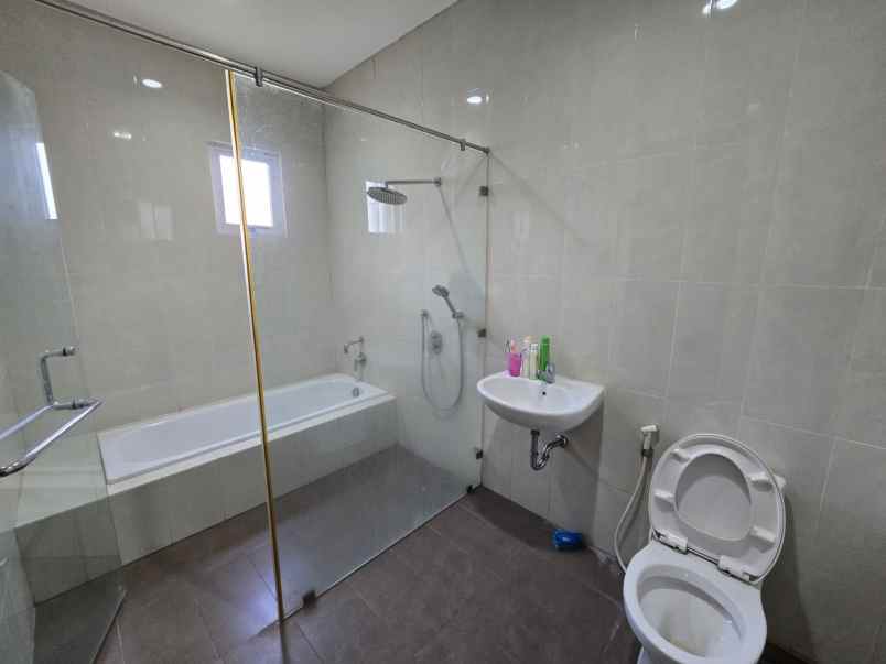 dijual rumah cluster palm spring jgc