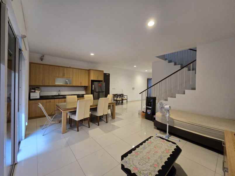 dijual rumah cluster palm spring jgc