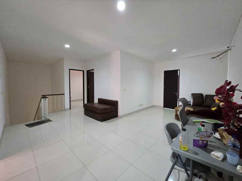 dijual rumah cluster palm spring jgc