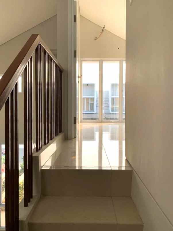 dijual rumah cluster yarra jgc jakarta