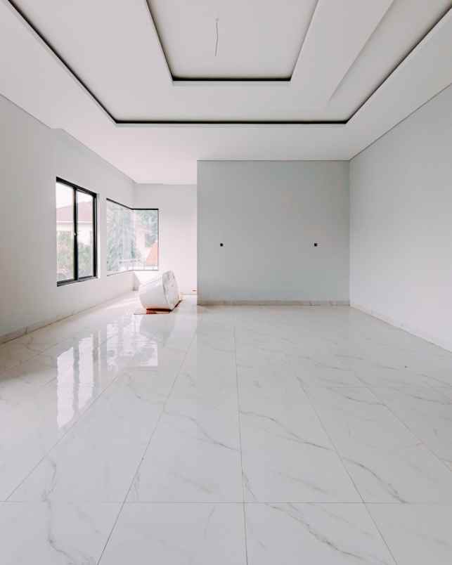 dijual rumah dalam komplek dekat one