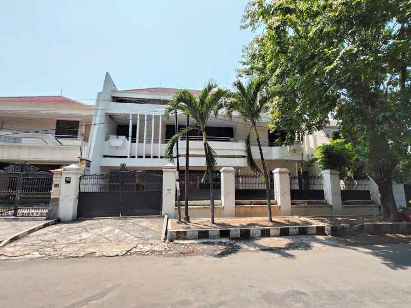 dijual rumah dharmahusada
