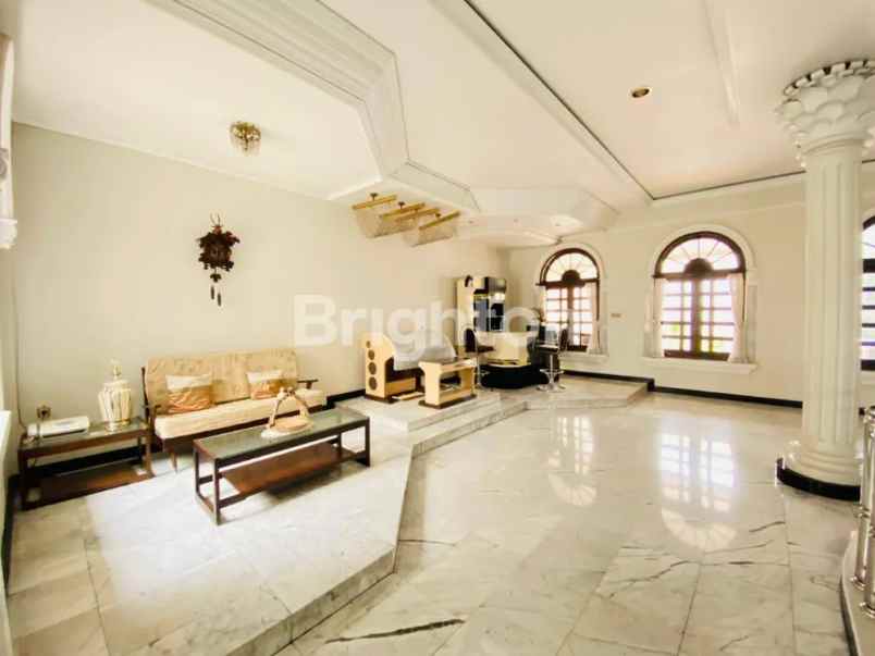 dijual rumah dharmahusada indah