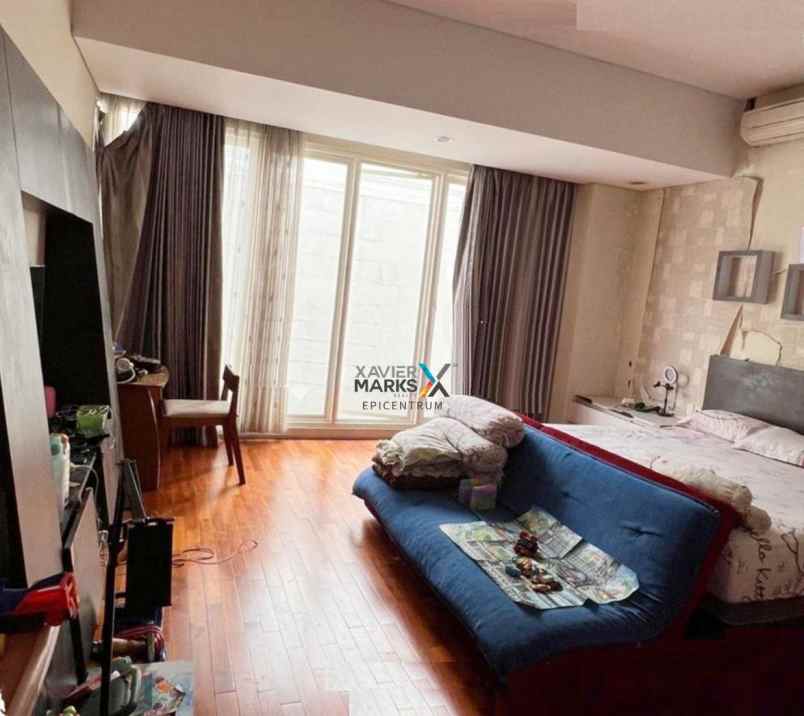 dijual rumah di pakuwon city villa royal super ciamik