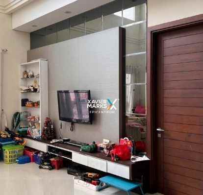 dijual rumah di pakuwon city villa royal super ciamik