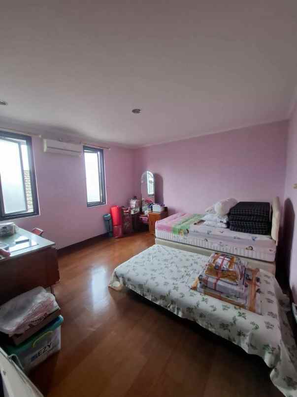 dijual rumah di sanggar hurip soeta