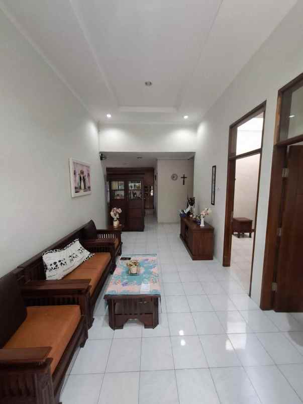 dijual rumah di sanggar hurip soeta