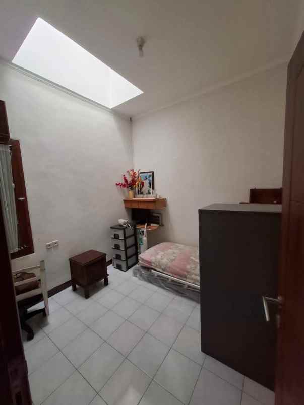 dijual rumah di sanggar hurip soeta