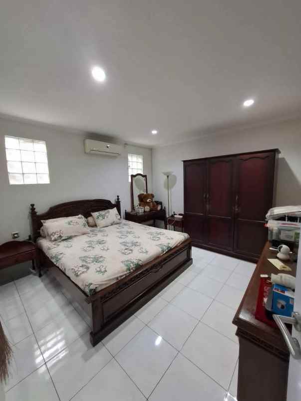dijual rumah di sanggar hurip soeta