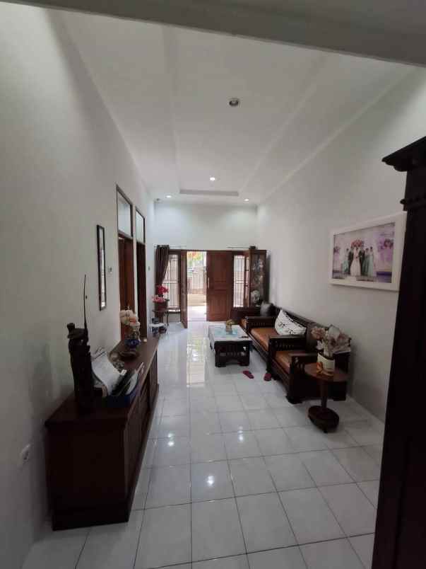 dijual rumah di sanggar hurip soeta