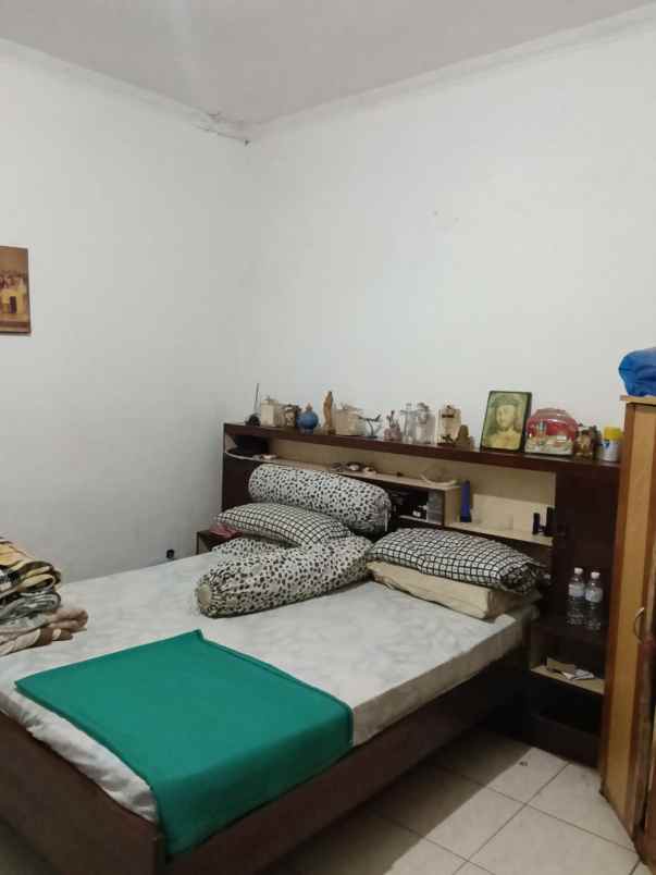 dijual rumah dukuh kupang barat