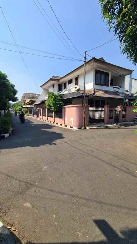 dijual rumah duren sawit