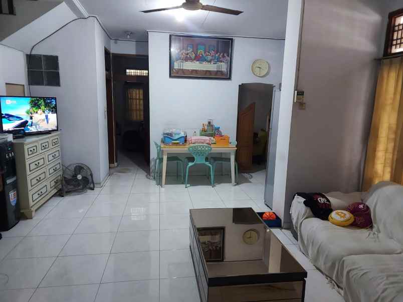 dijual rumah duren sawit