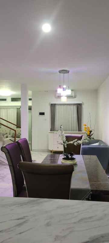 dijual rumah executive cubico town house ciputat