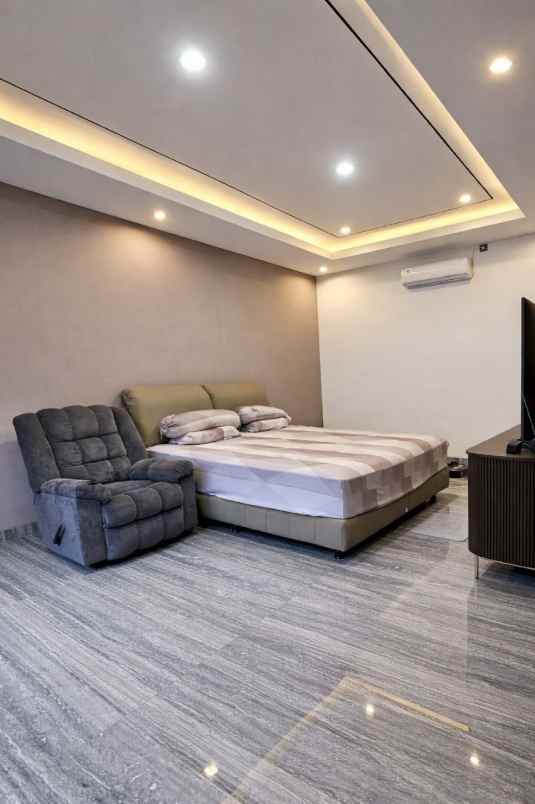 dijual rumah fullerton citraland