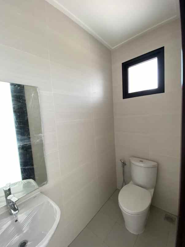 dijual rumah golf island cluster harmoni 5x15