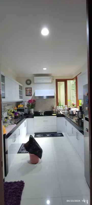 dijual rumah graha famili family