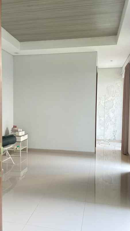 dijual rumah graha natura