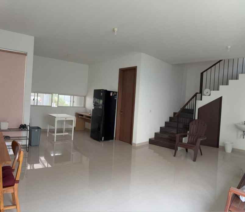 dijual rumah graha natura