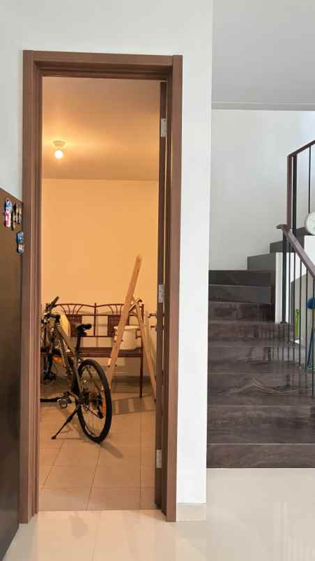 dijual rumah graha natura