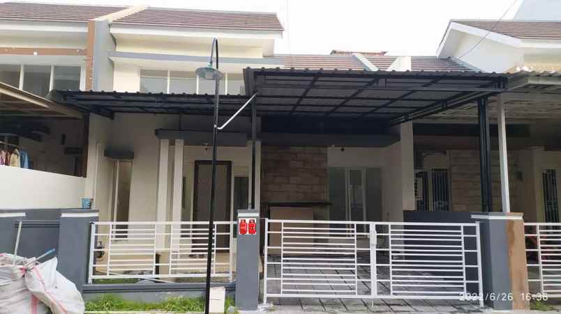 dijual rumah green semanggi mangrove