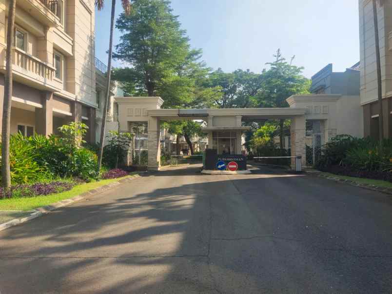 dijual rumah hook bergaya eropa di karawang barat