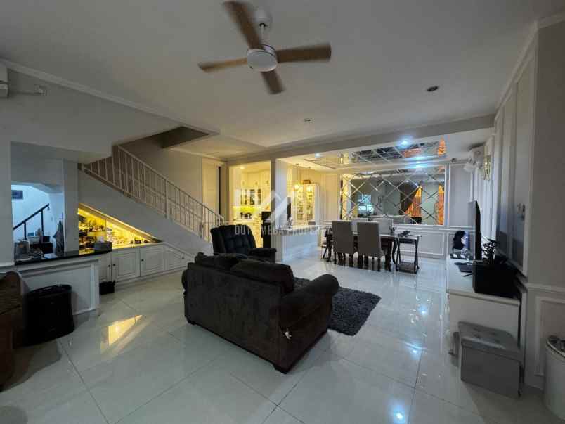 dijual rumah hook semi furnished di discovery bintaro