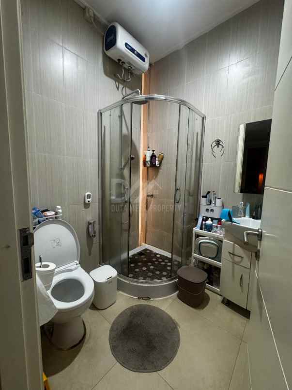 dijual rumah hook semi furnished di discovery bintaro