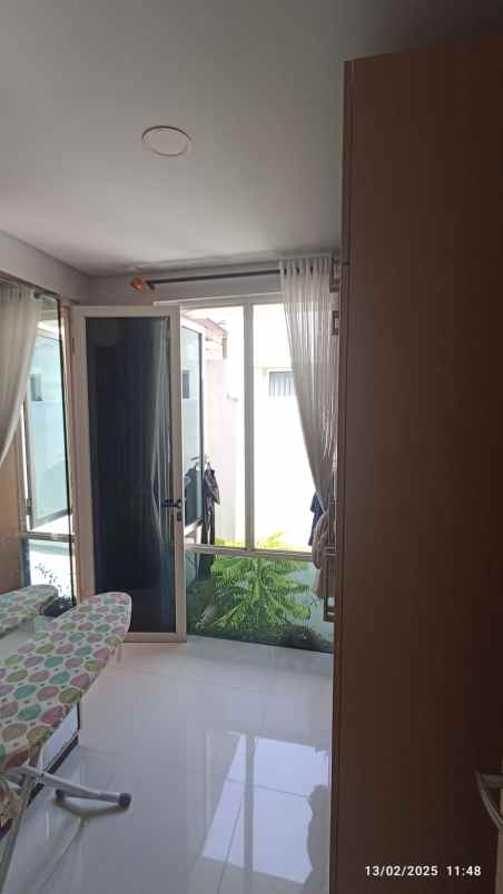 dijual rumah jalan grand pakuwon