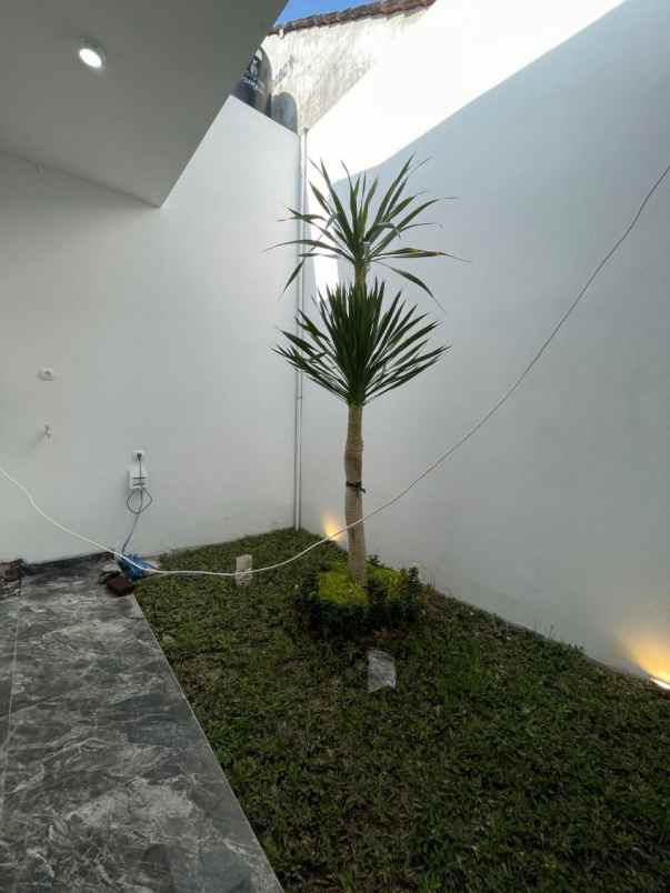 dijual rumah jalan kaliurang km 10