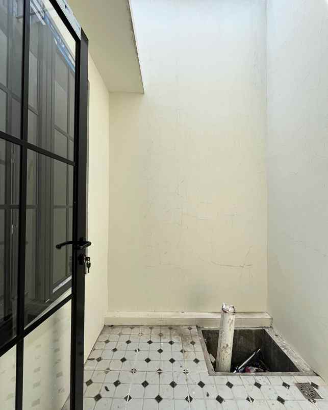 dijual rumah jalan kemang raya 3