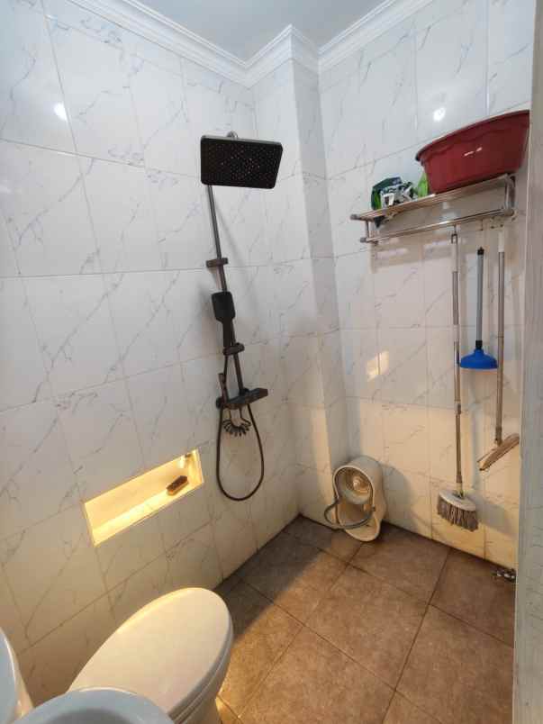 dijual rumah jalan leuwigajah