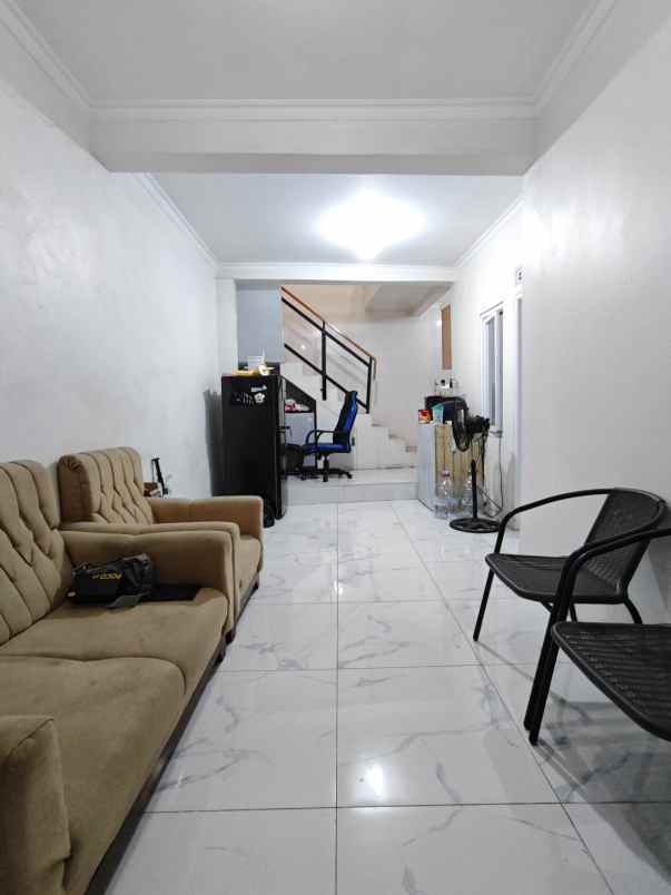 dijual rumah jalan leuwigajah