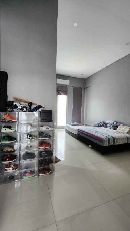 dijual rumah jalan pakuwon indah