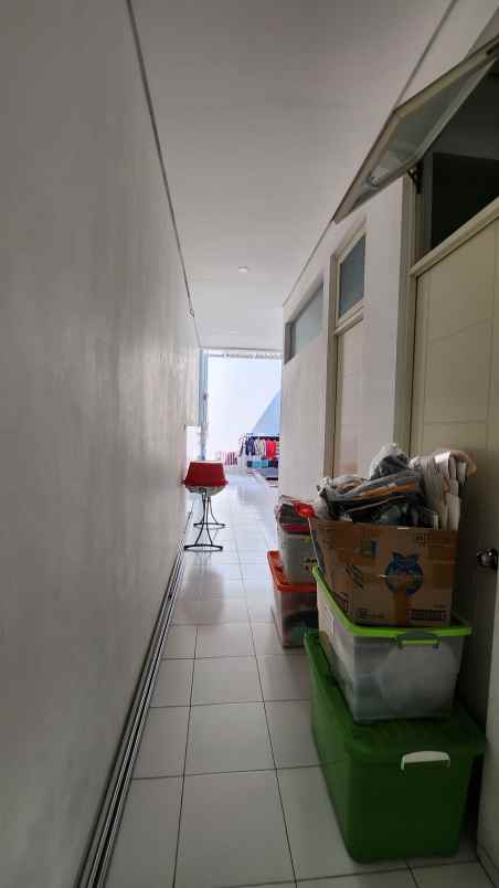 dijual rumah jalan pakuwon indah