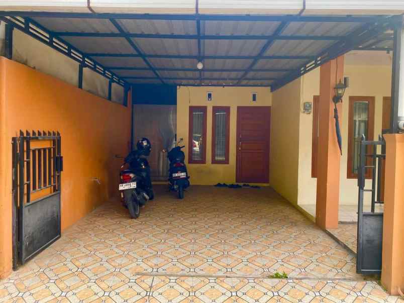 dijual rumah jalan raya lempongsari