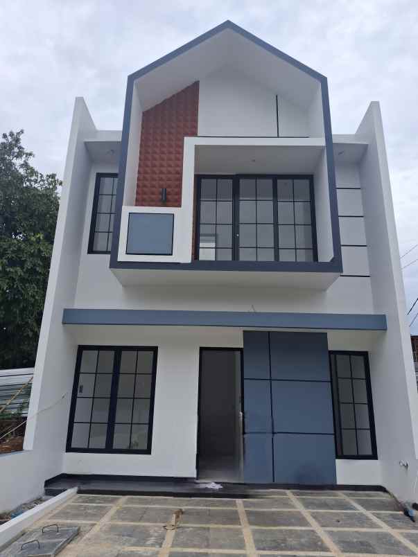 dijual rumah jalan raya mabes tni