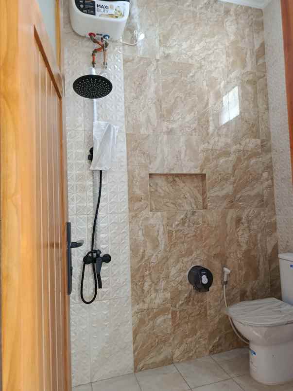 dijual rumah jalan raya umbul permai