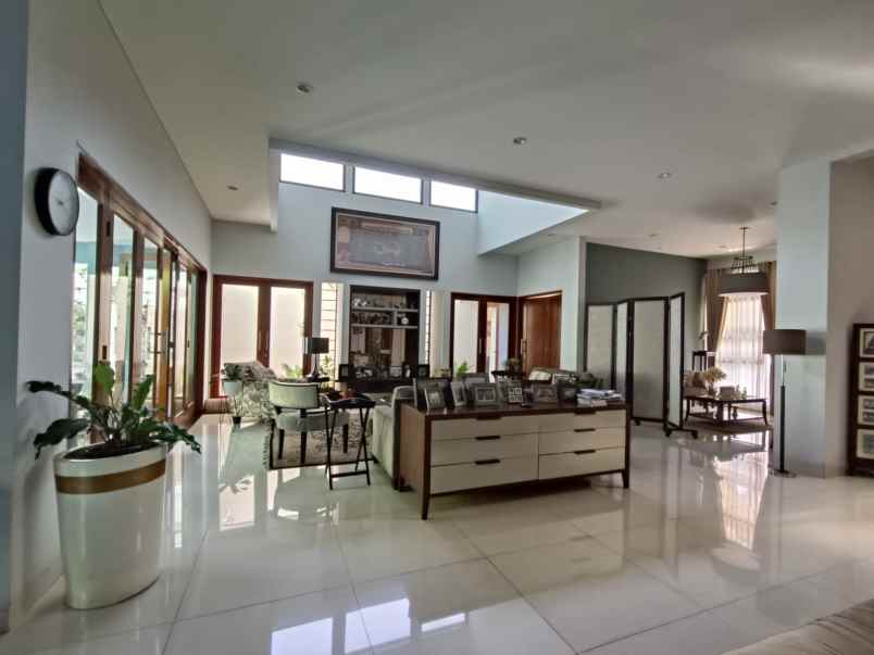 dijual rumah jalan siaga raya no 6