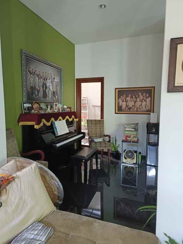 dijual rumah jalan siaga raya no 6