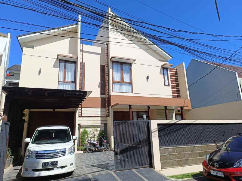 dijual rumah jalan siaga raya no 6