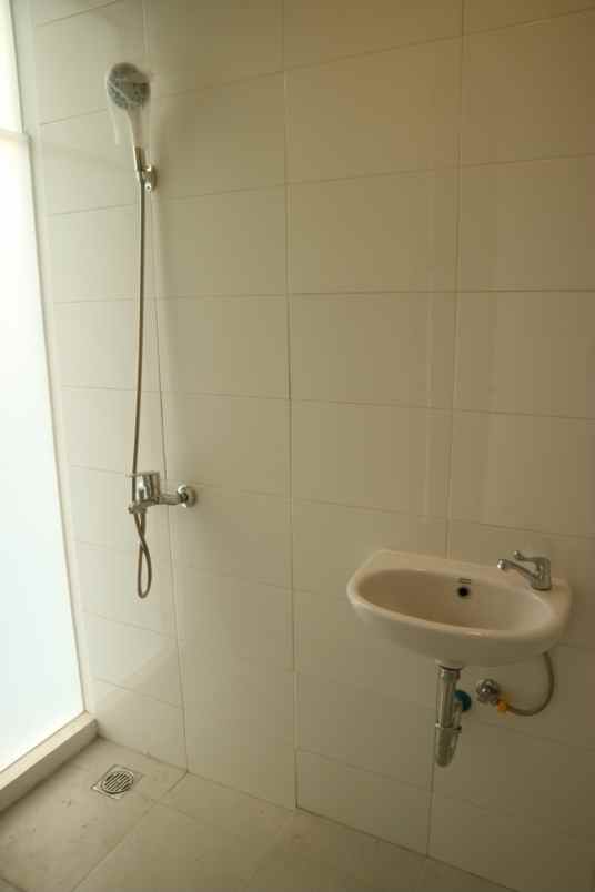 dijual rumah jalan wiyung praja