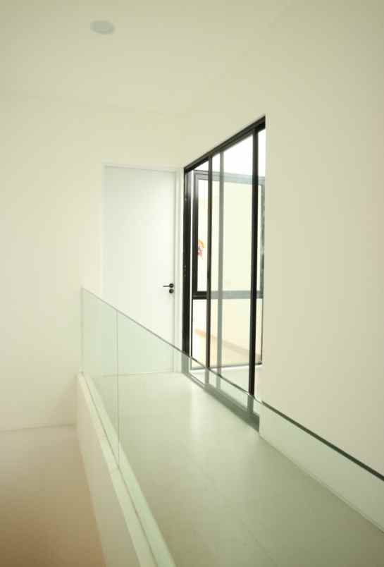 dijual rumah jalan wiyung praja