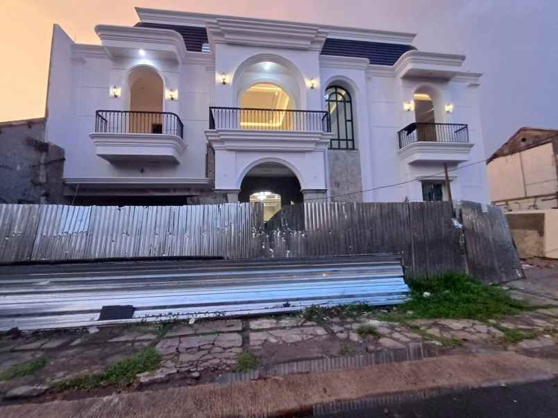 dijual rumah jati padang jaksel